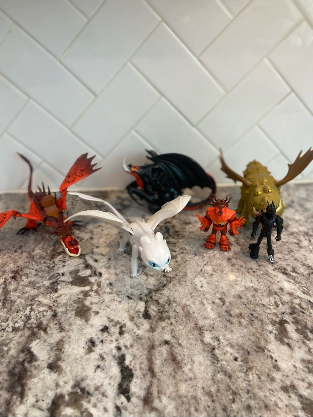How to Train Your Dragon Figurine- White Light Fury & Assorted Dragons Dreamwork